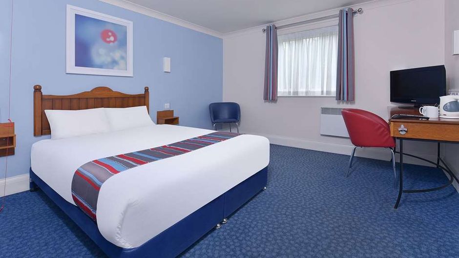 Travelodge Cardiff Airport Hotel Room