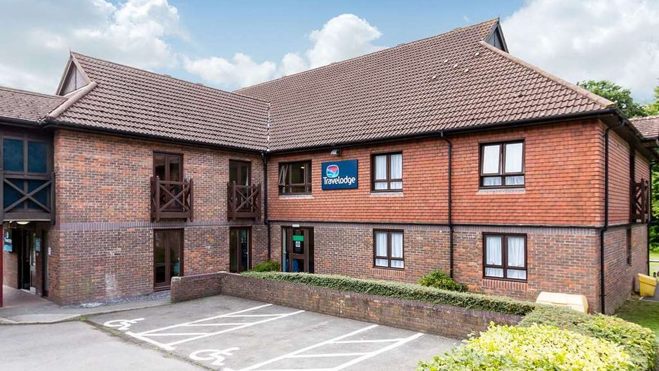 Travelodge Frimley Hotel Exterior