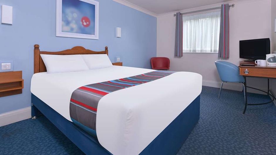 Travelodge Perth Central Hotel Room