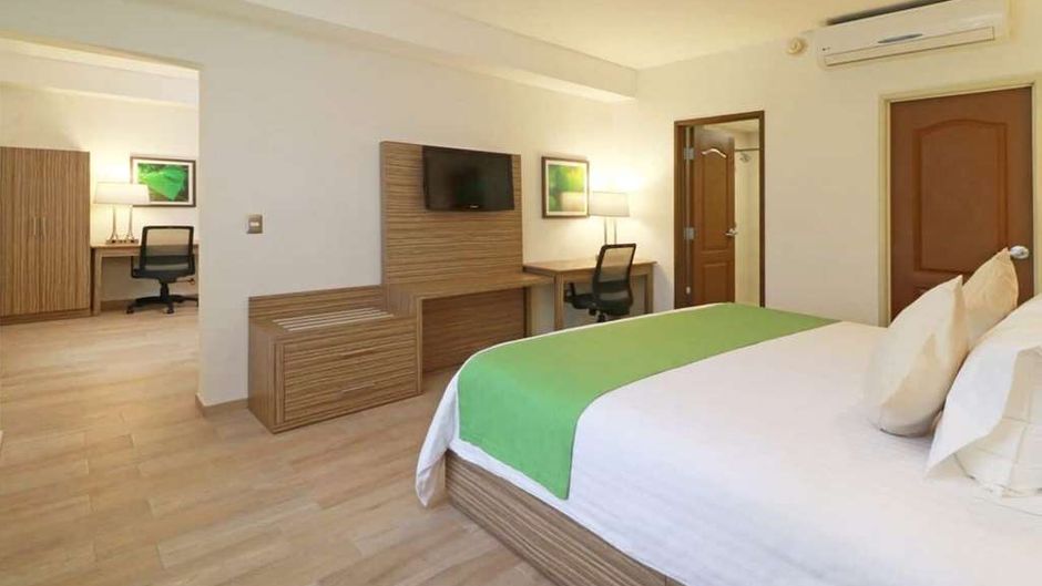 Wyndham Garden Monterrey Valle Real Suite