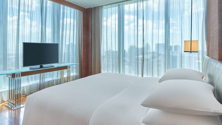 Grand Hyatt Manila Suite