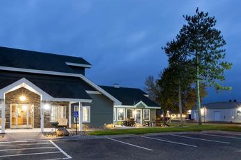 GrandStay Inn & Suites Cambridge