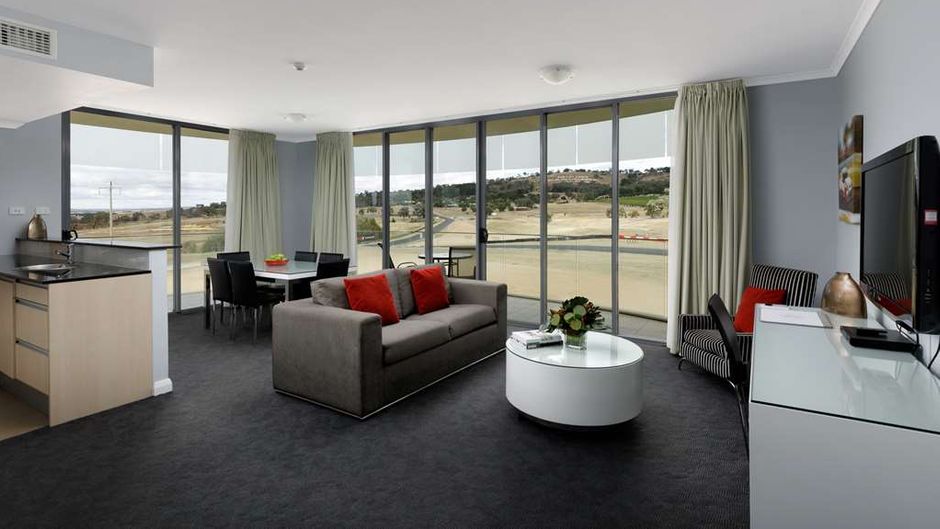 Rydges Mount Panorama Bathurst Suite