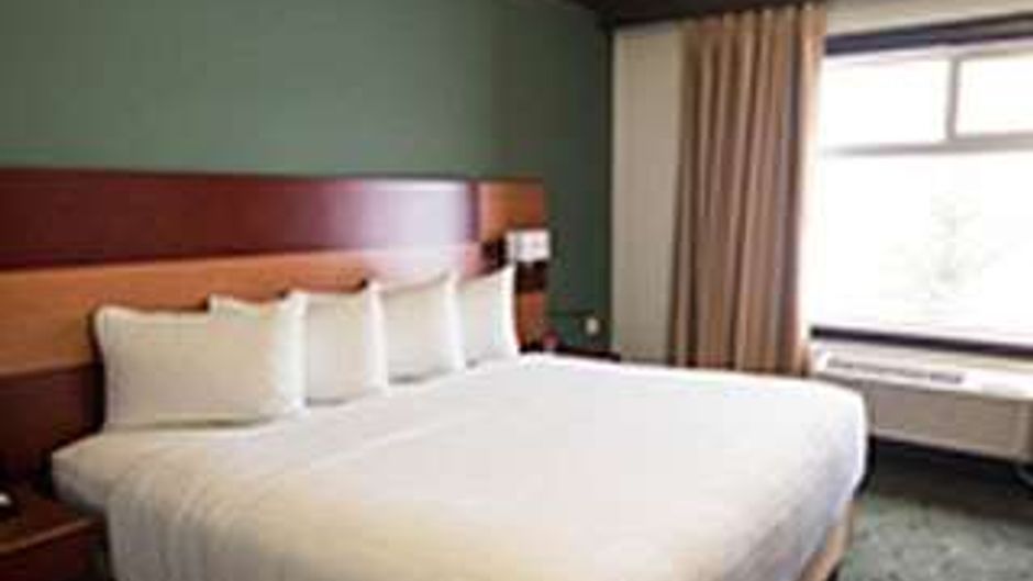 Kindersley Inn Room