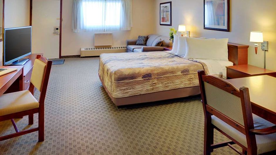 Nova Inn Kindersley Room