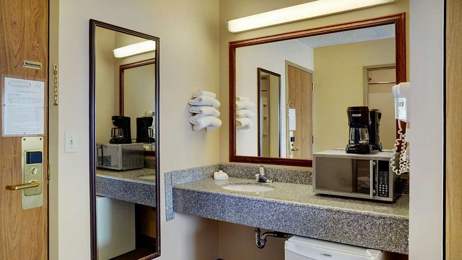 Nova Inn Kindersley Room