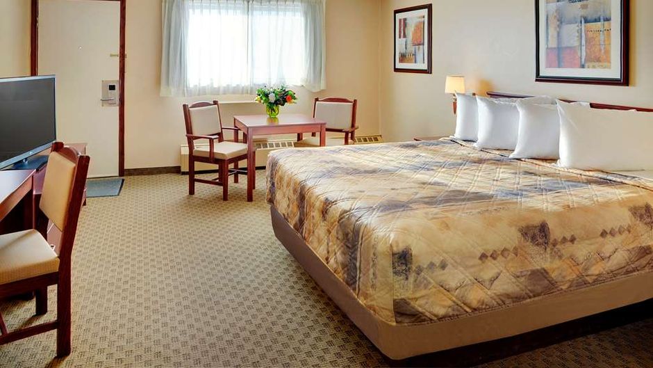 Nova Inn Kindersley Room