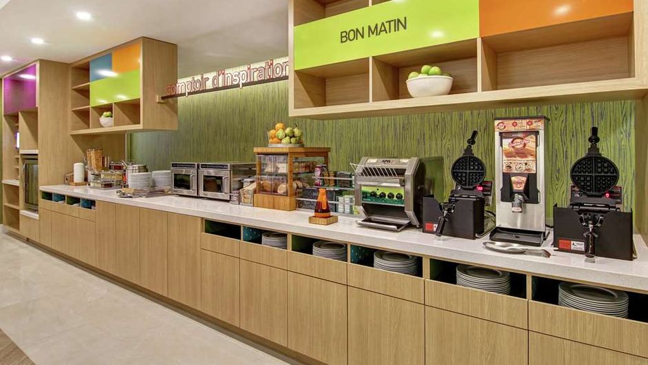Home2 Suites by Hilton Montreal Dorval Restaurant