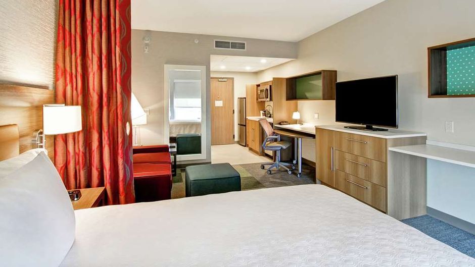 Home2 Suites by Hilton Montreal Dorval Room