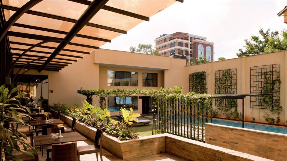 DoubleTree by Hilton Nairobi Hurlingham Pool