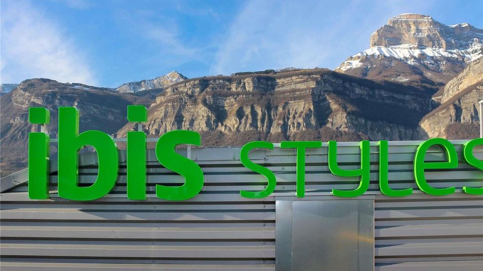 Ibis Styles Grenoble Crolles Exterior