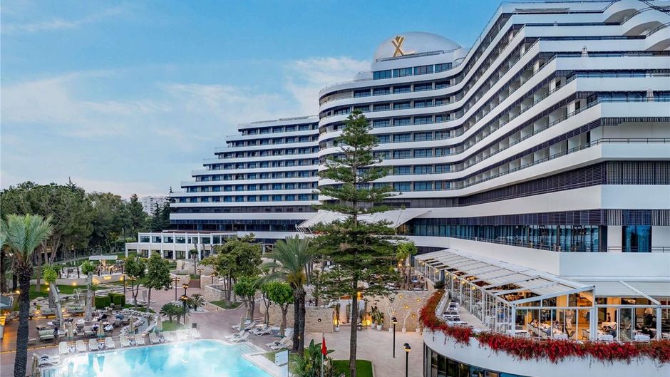 Rixos Downtown Antalya Pool