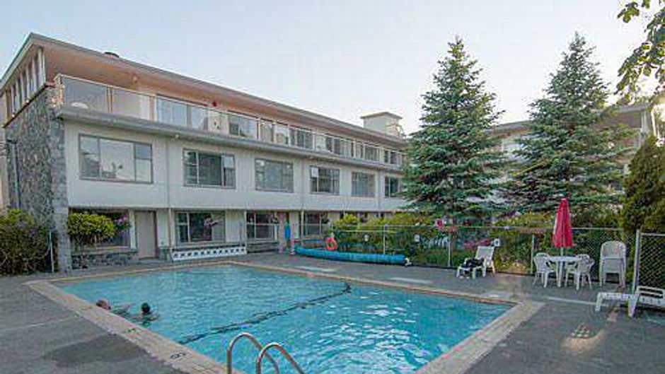 Embassy Inn Pool