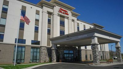 Hampton Inn & Suites Forest City
