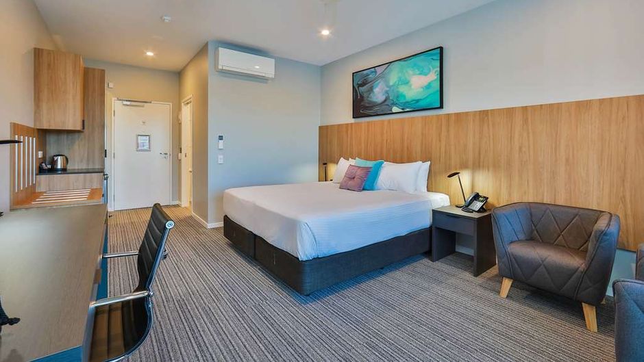 Best Western Plus North Lakes Hotel Room