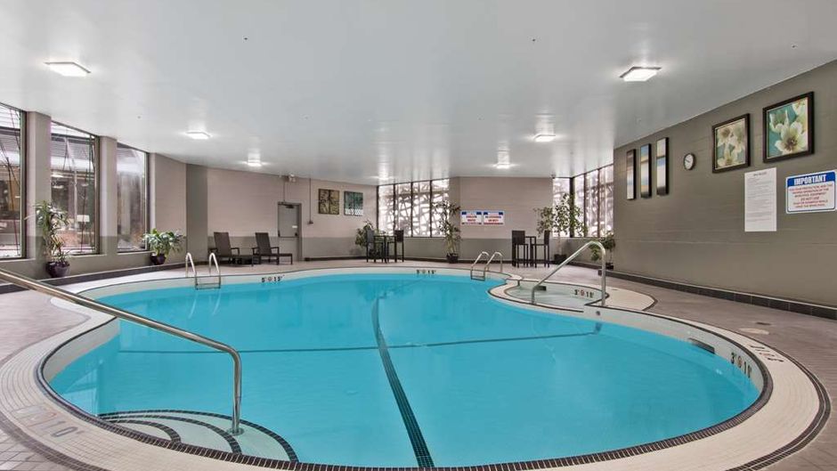 BW Premier Calgary Plaza Hotel-Conf Cntr Pool