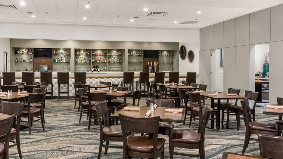 BW Premier Calgary Plaza Hotel-Conf Cntr Restaurant