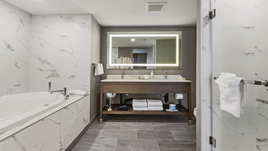 BW Premier Calgary Plaza Hotel-Conf Cntr Suite