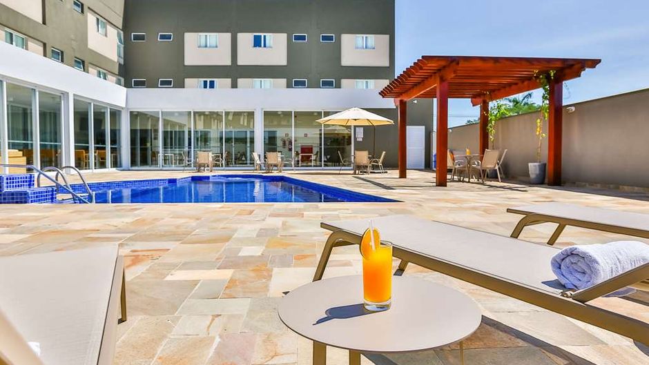 Comfort Hotel Mogi Guacu Pool
