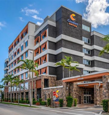 Comfort Suites Ft. Airport & Cruise Port