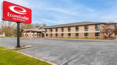 Econo Lodge Inn & Suites Oconto
