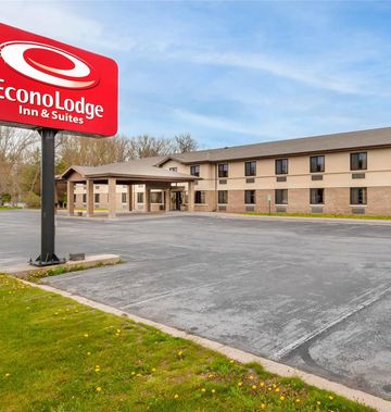 Econo Lodge Inn & Suites Oconto