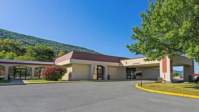 Econo Lodge Inn & Suites Norton