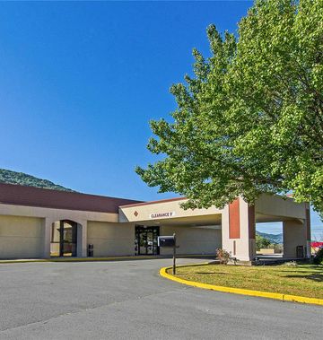 Econo Lodge Inn & Suites Norton