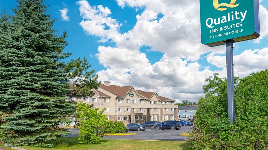 Quality Inn & Suites Bathurst Exterior