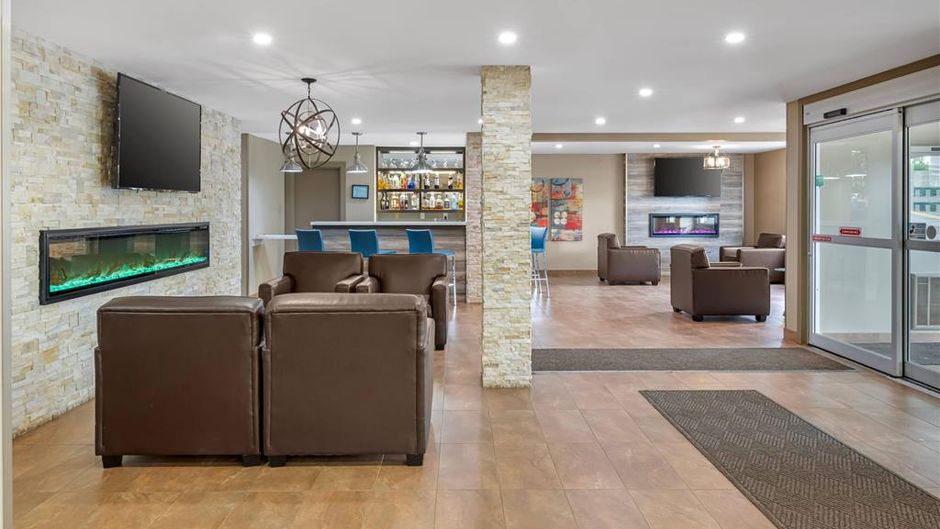 Quality Inn & Suites Bathurst Lobby