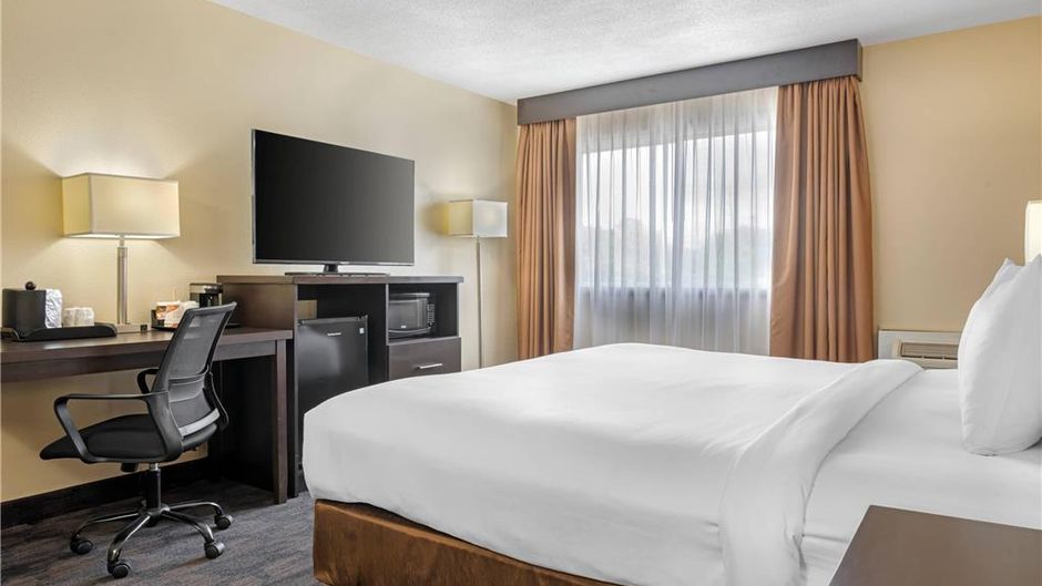 Quality Inn & Suites Bathurst Room