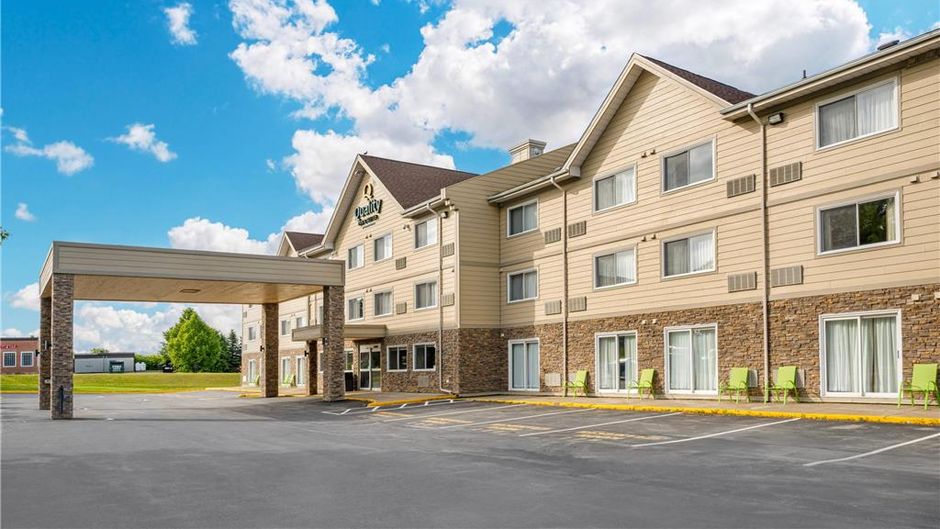 Quality Inn & Suites Bathurst Exterior
