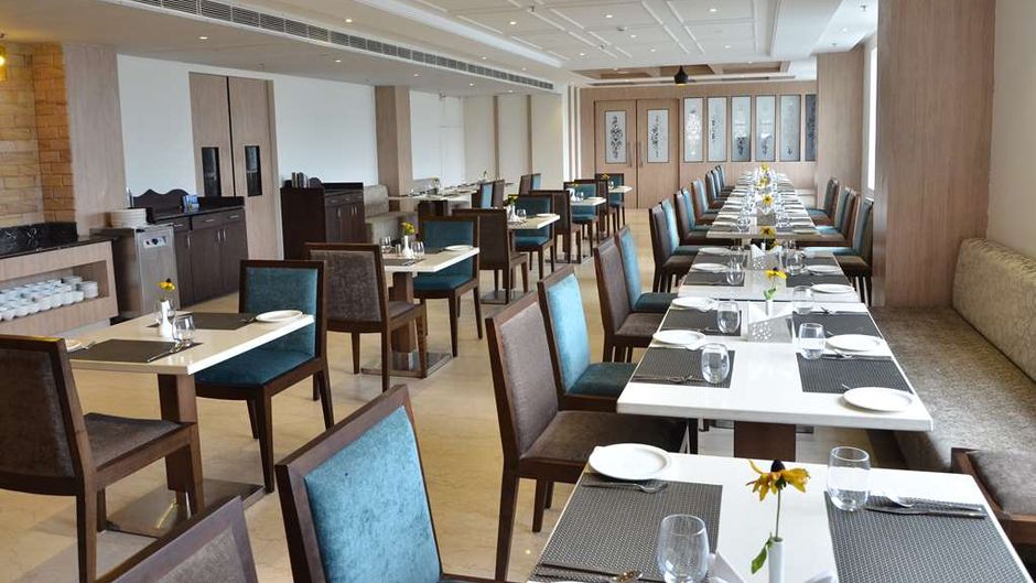 Ramada by Wyndham Kasauli Restaurant