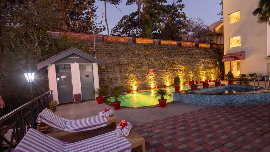 Ramada by Wyndham Kasauli Pool