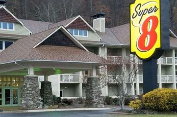 Super 8 Cherokee