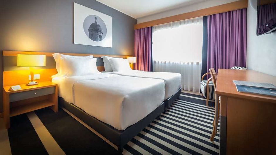 SANA Sesimbra Hotel Room