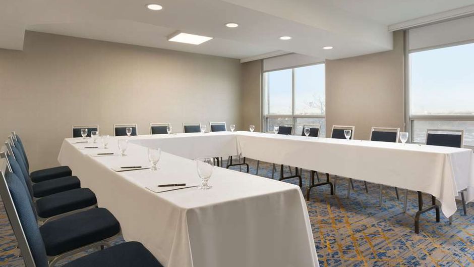 Embassy Suites by Hilton Toronto Airport Meeting