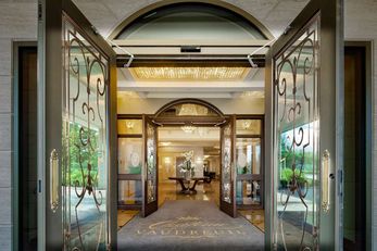 Chateau Vaudreuil Suites Hotel