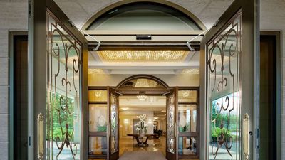 Chateau Vaudreuil Suites Hotel
