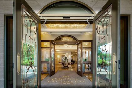 Chateau Vaudreuil Suites Hotel