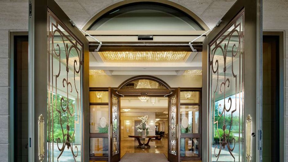 Chateau Vaudreuil Suites Hotel Exterior