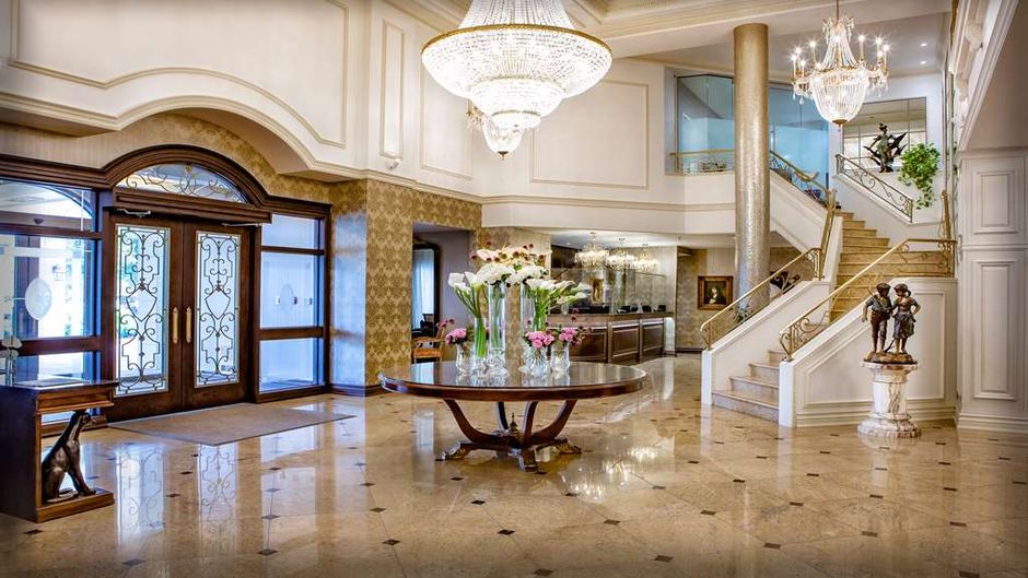 Chateau Vaudreuil Suites Hotel Lobby
