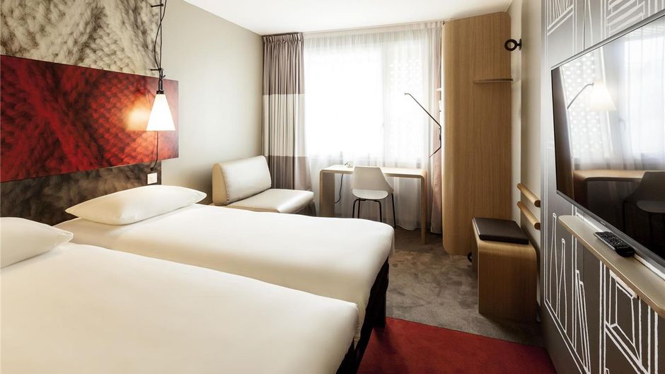 Ibis Lyon Carre de Soie Room