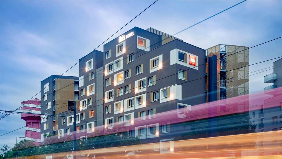 Ibis Lyon Carre de Soie Exterior