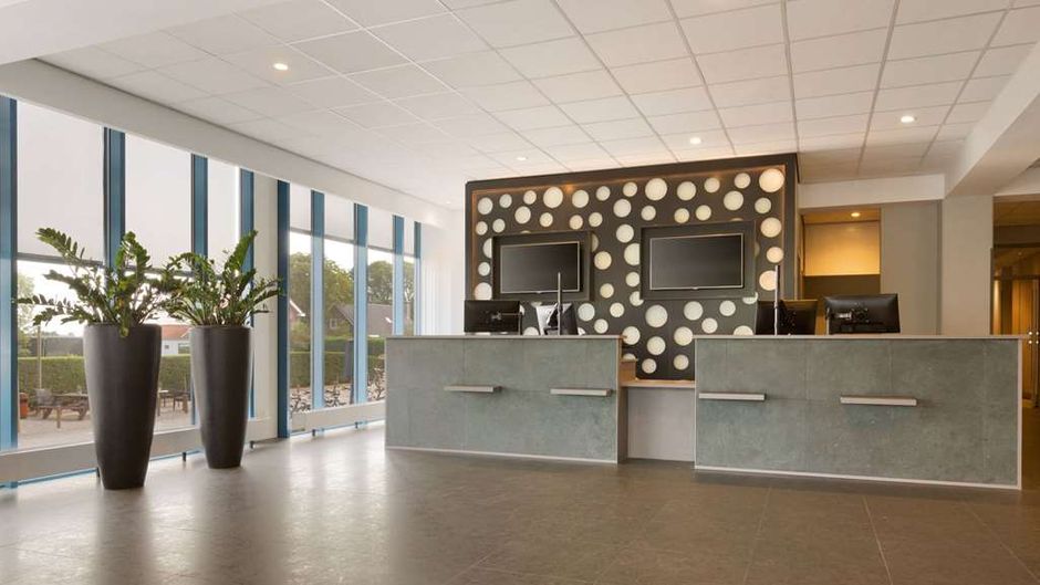 Ramada Amsterdam Airport Schiphol Lobby