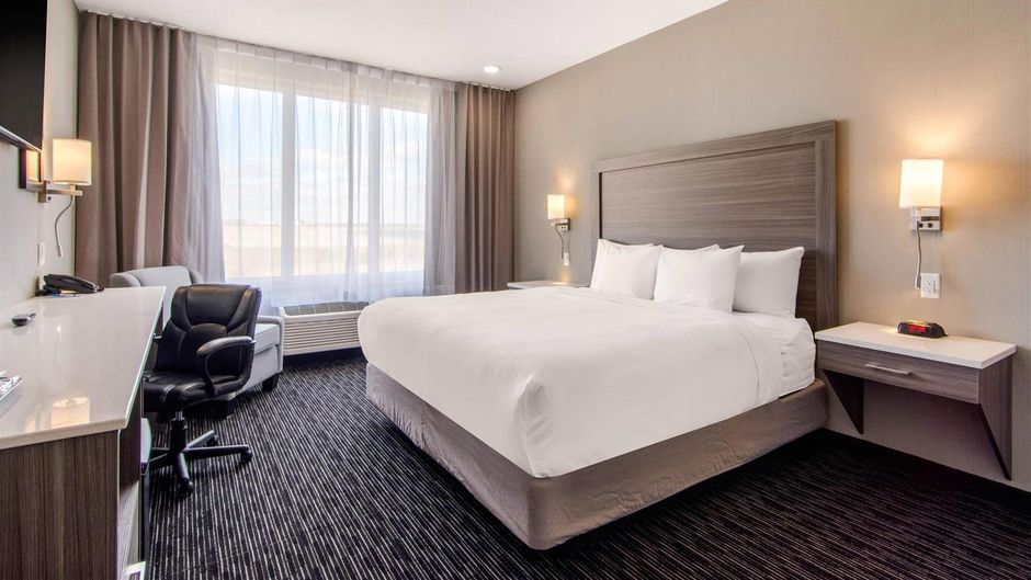 Comfort Inn & Suites North Battleford Room