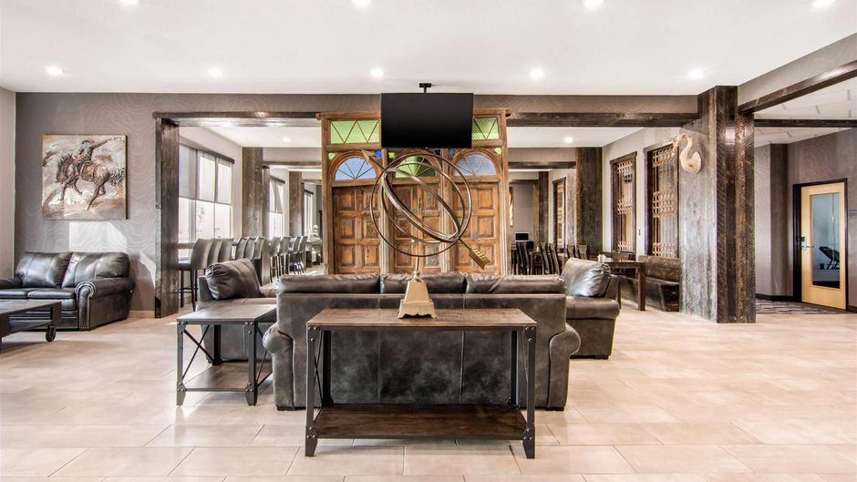 Comfort Inn & Suites North Battleford Lobby