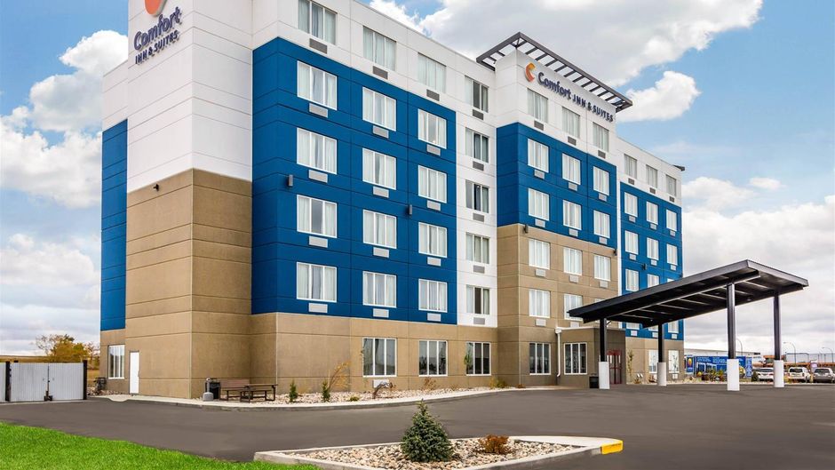 Comfort Inn & Suites North Battleford Exterior
