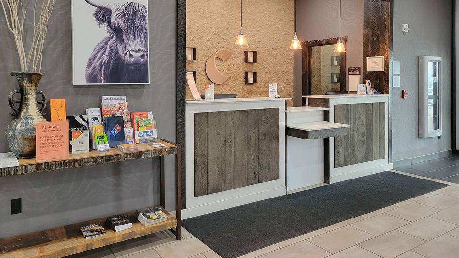 Comfort Inn & Suites North Battleford Lobby