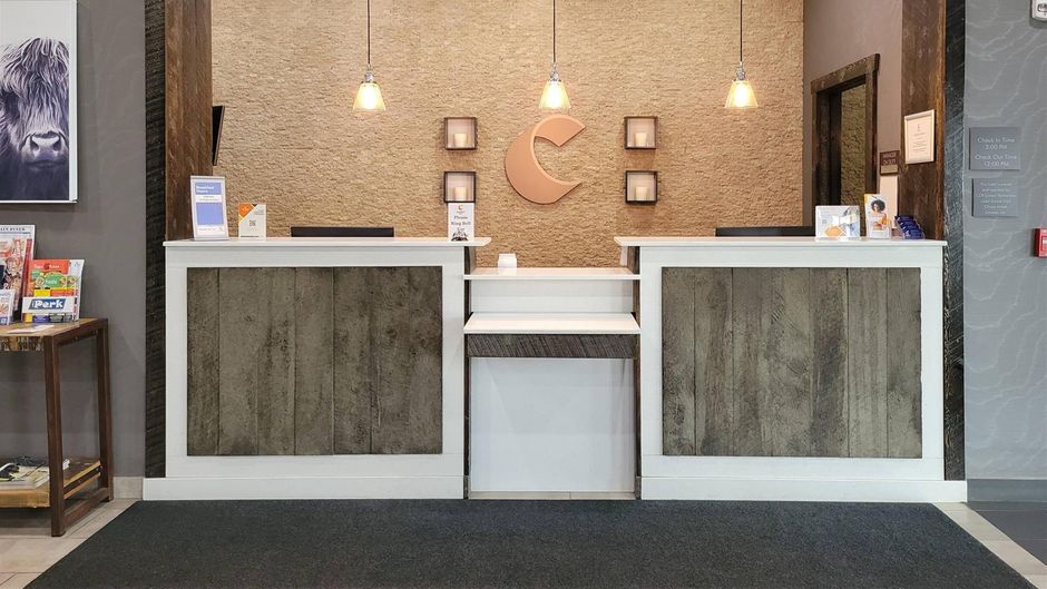 Comfort Inn & Suites North Battleford Lobby